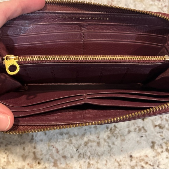 MARC BY MARC JACOBS Long Wallet Leather Maroon Ladies 3.5” X 8” - Picture 7 of 9